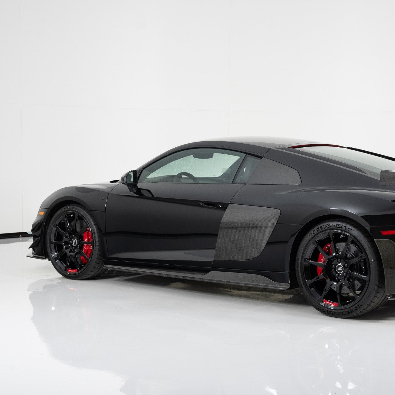 Audi Pre-Preg Carbon Fiber GT Style Side Skirts for R8 Gen 2 FL