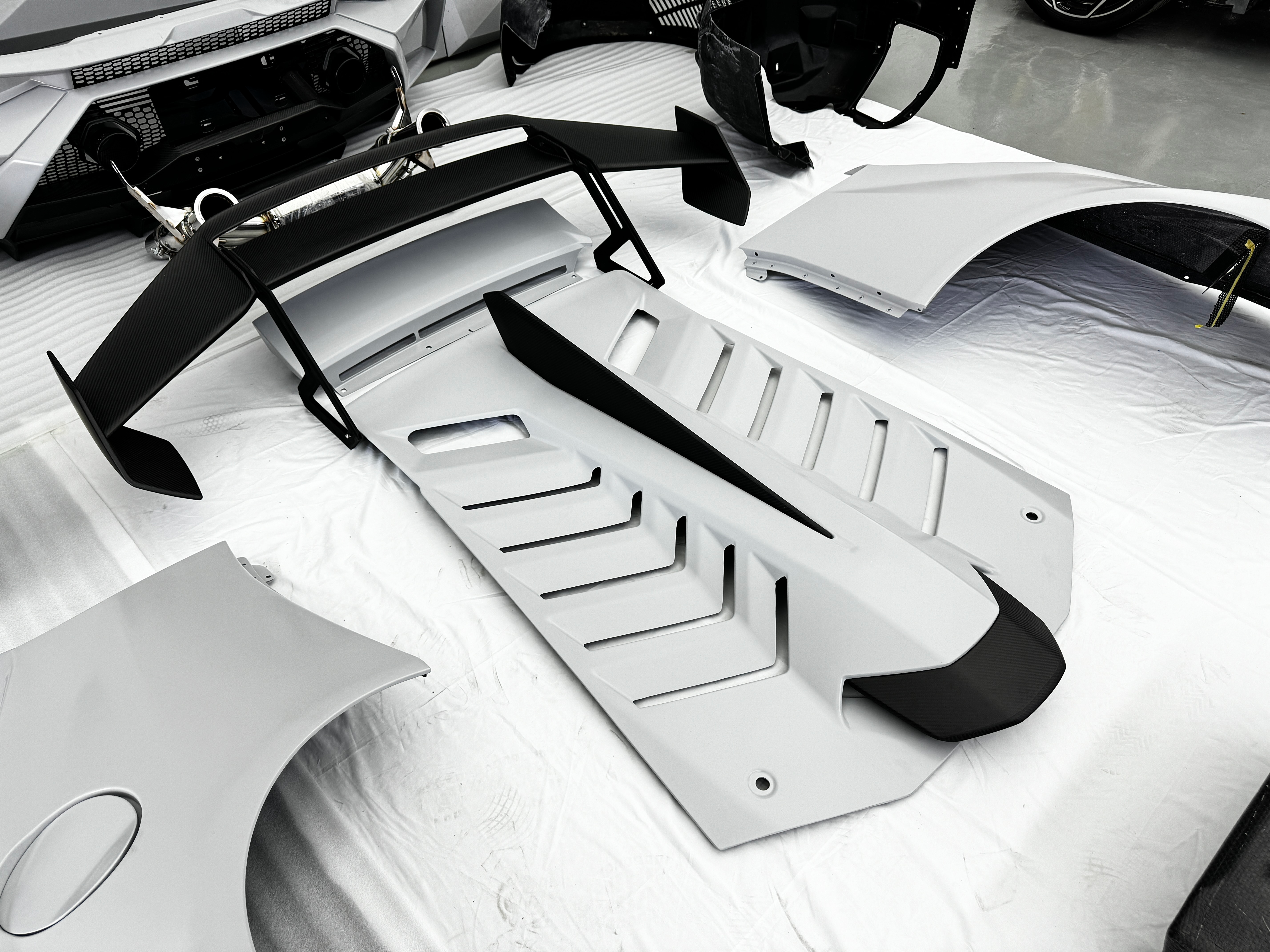 Lamborghini Pre-Preg Carbon Fiber STO Style Bodykit for Huracan LP580 LP610