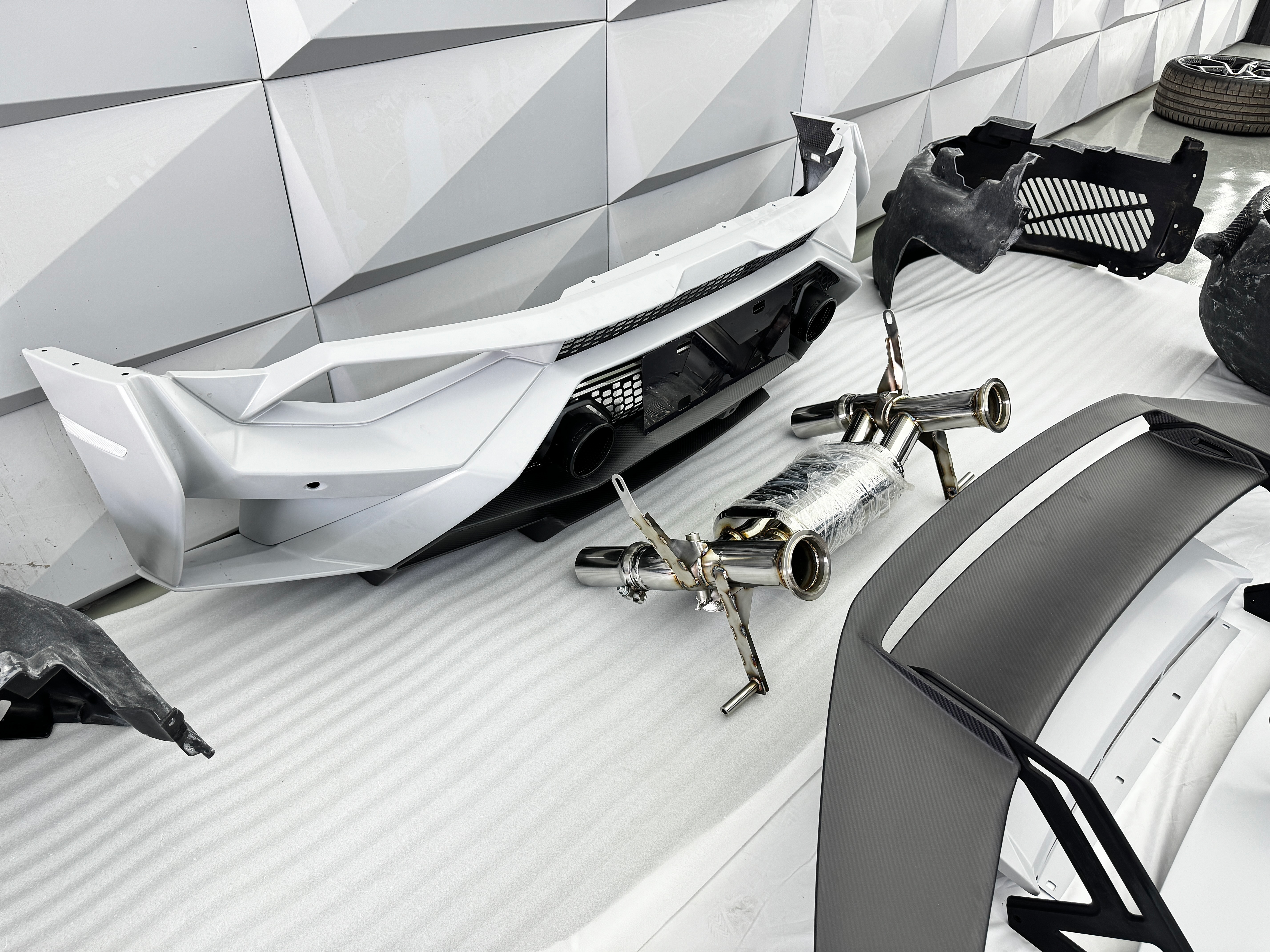 Lamborghini Pre-Preg Carbon Fiber STO Style Bodykit for Huracan LP580 LP610