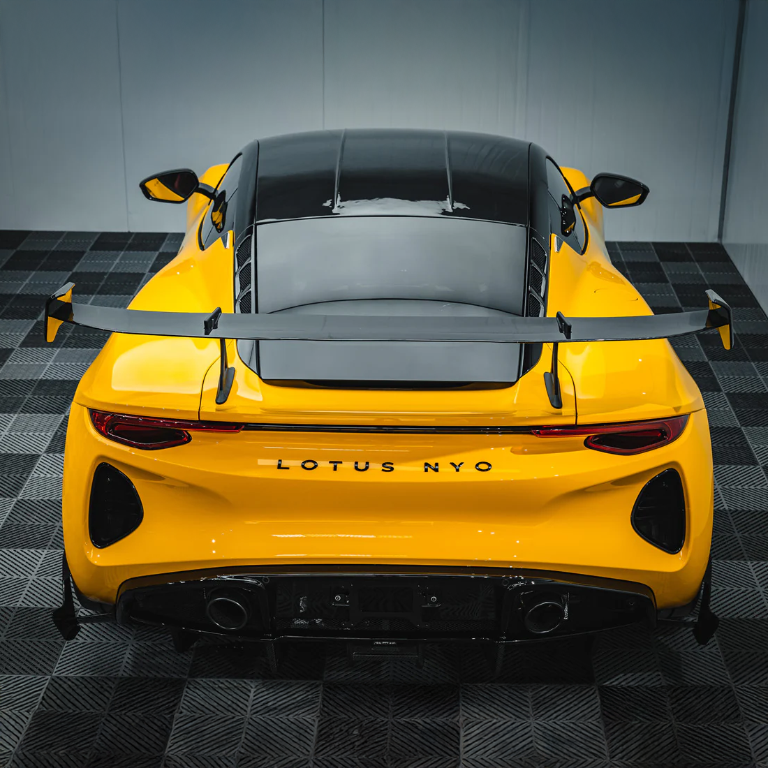 Lotus Pre-Preg Carbon Fiber MT Style Rear Spoiler for Emira