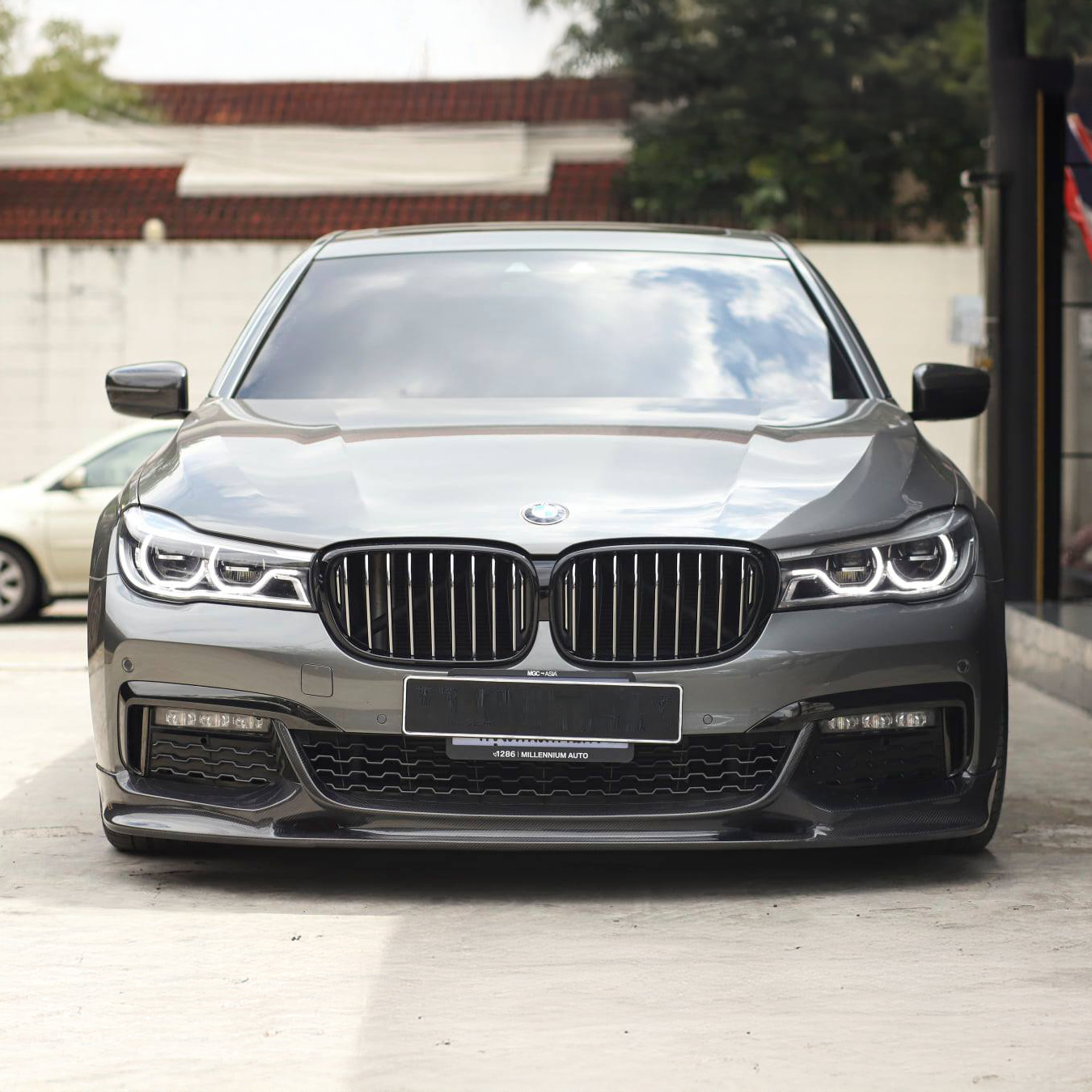 BMW Carbon Fiber 3D Style Front Splitter for G11/G12 7 Series Pre-LCI