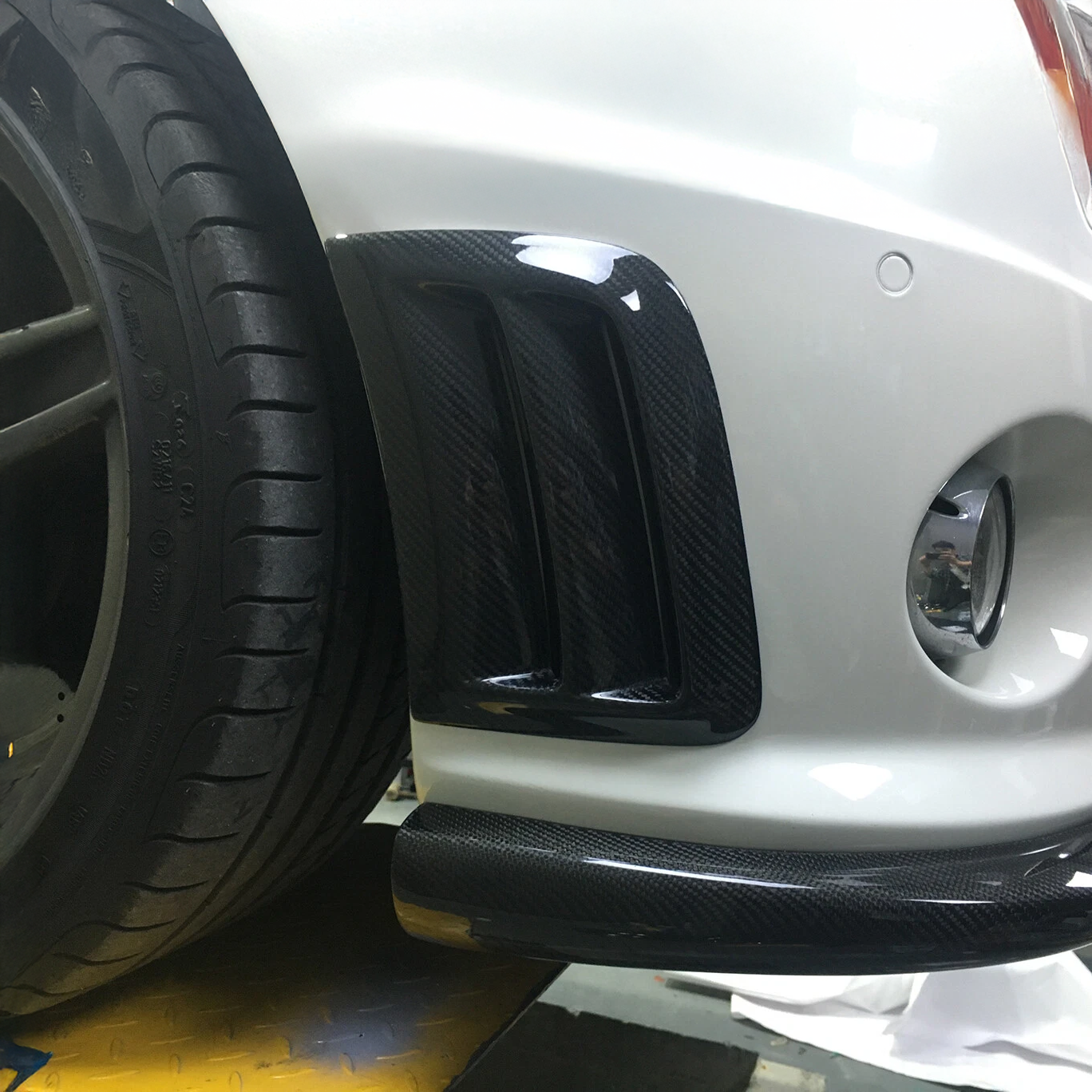 Mercedes Carbon Fiber Front Bumper Air Vent Trim for W204 C63 PFL