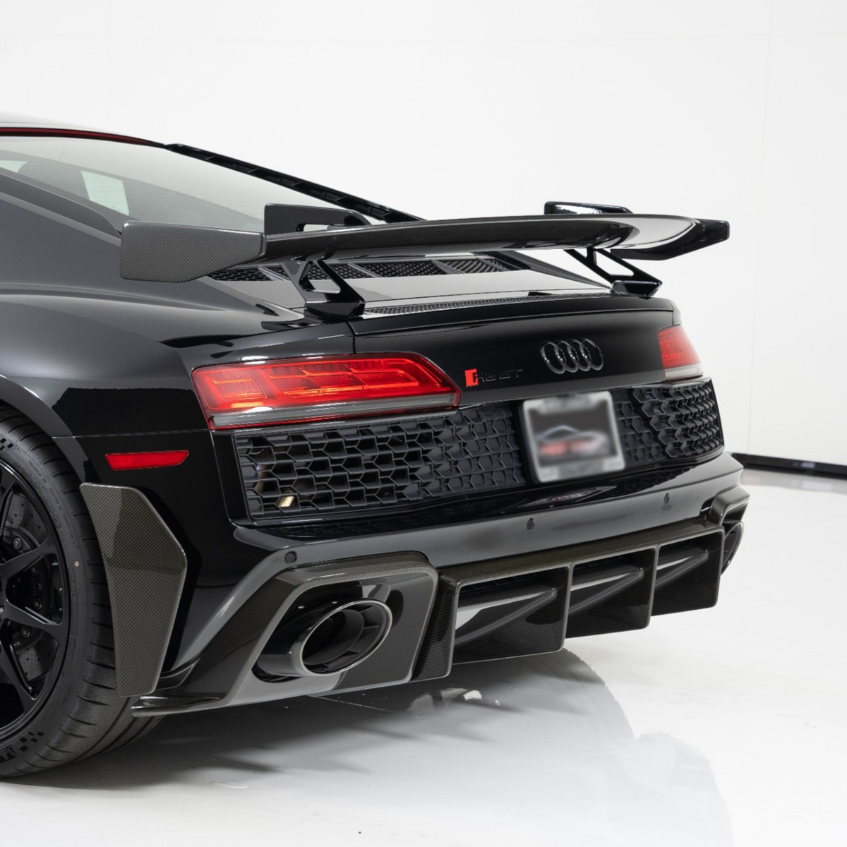 Audi Pre-Preg Carbon Fiber GT Style Rear Diffuser for R8 Gen 2 FL