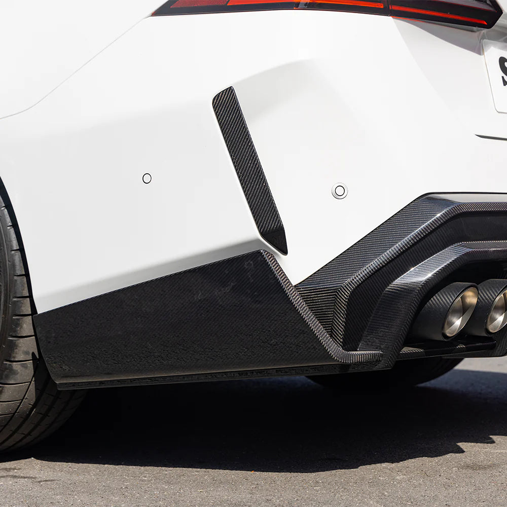 BMW SooQoo Pre-Preg Carbon Fiber Rear Reflector Trims for G90 M5