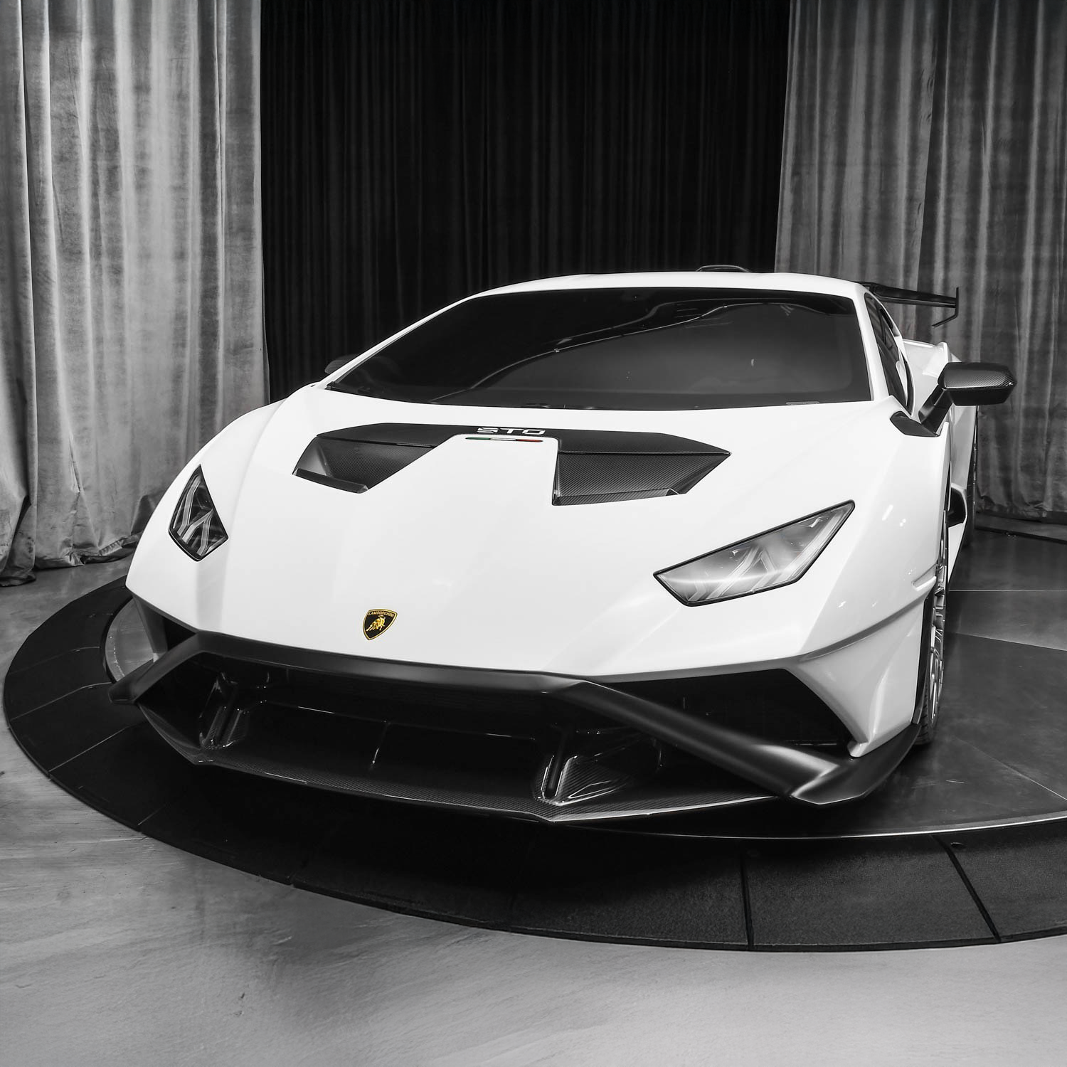 Lamborghini Pre-Preg Carbon Fiber STO Style Bodykit for Huracan LP580 LP610